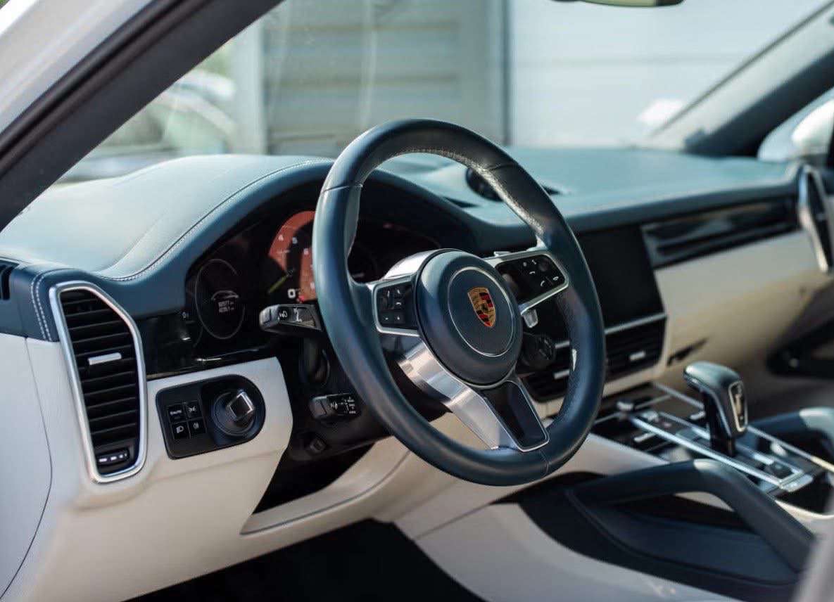 Porsche Cayenne - Photo 2